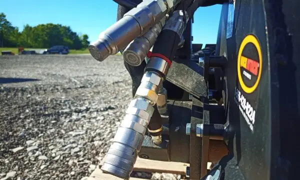 Hydraulic quick-connect fittings on machine.